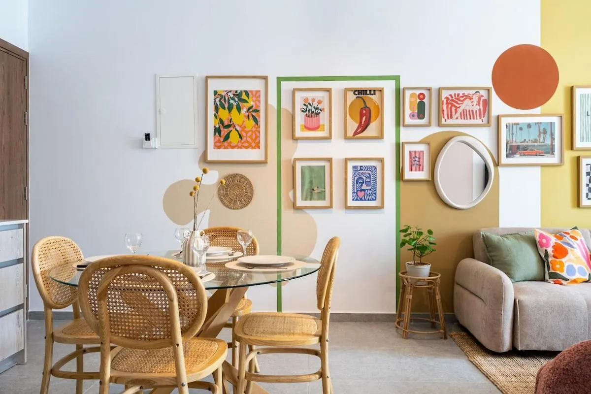 Lunette - Artful 1-Br Apartment & Balcony In Larnaca 0*,