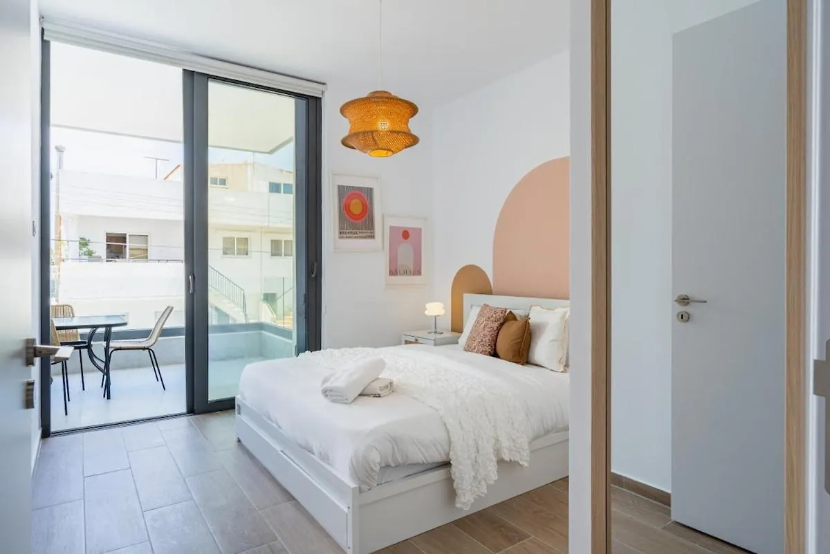 Lunette - Artful 1-Br Apartment & Balcony In Larnaca