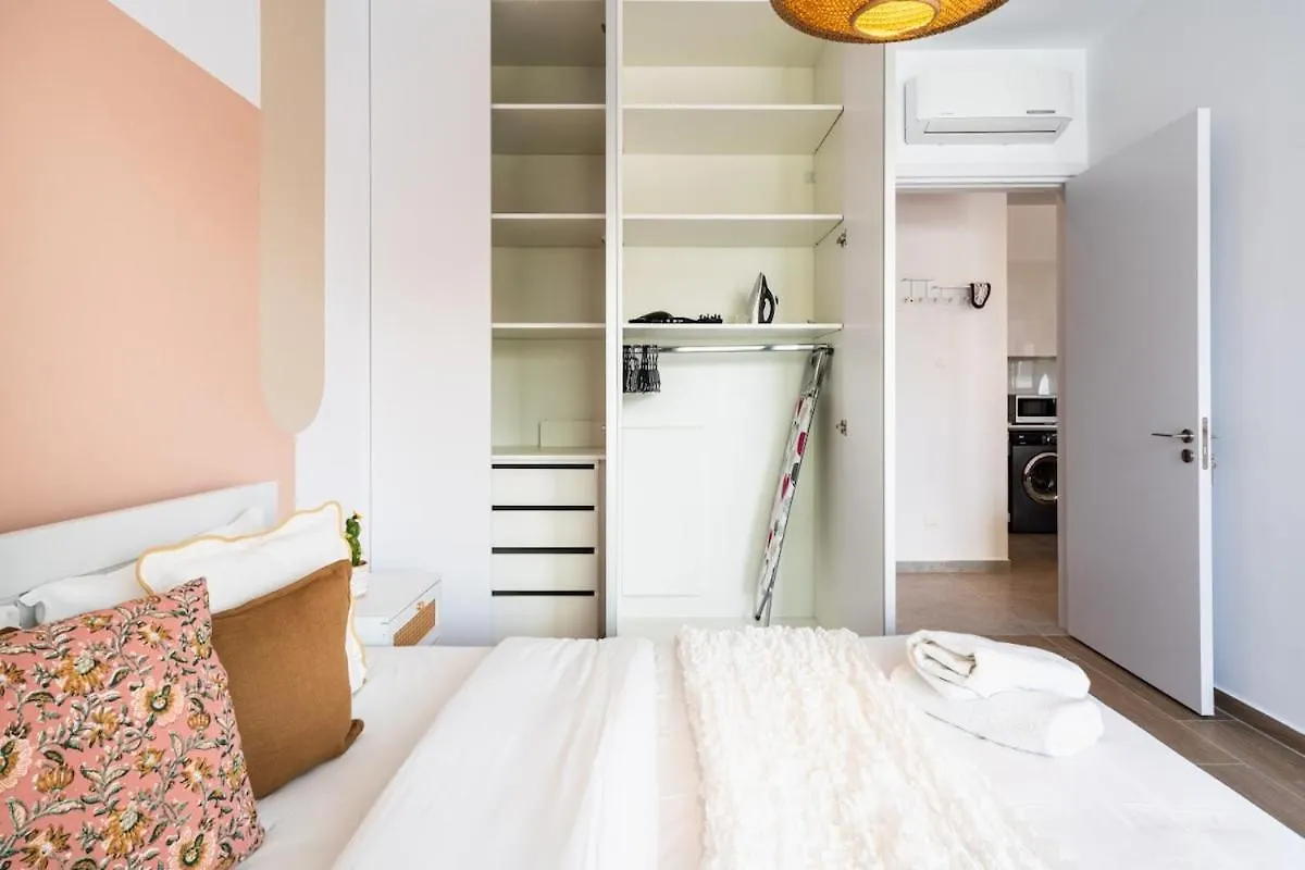 Lunette - Artful 1-Br Apartment & Balcony In Larnaca
