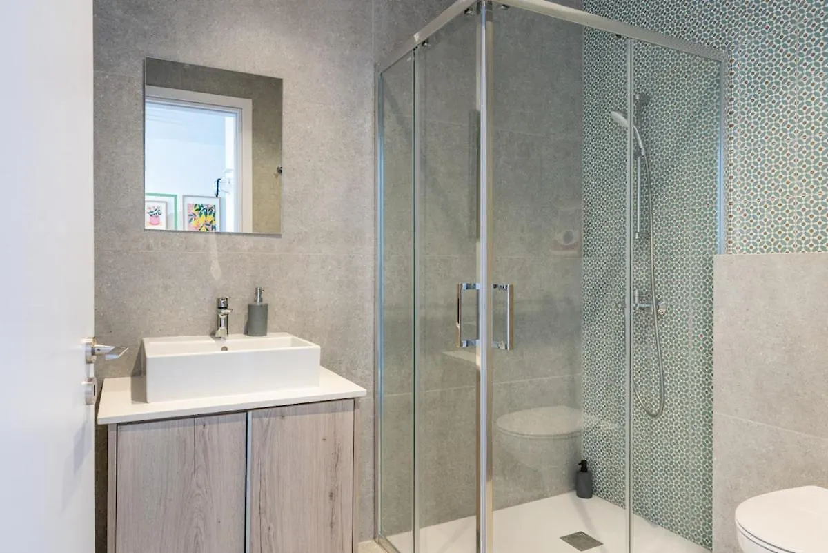 Lunette - Artful 1-Br Apartment & Balcony In Larnaca
